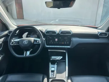 Car image 8