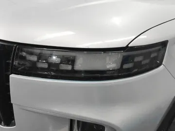 Car image 26