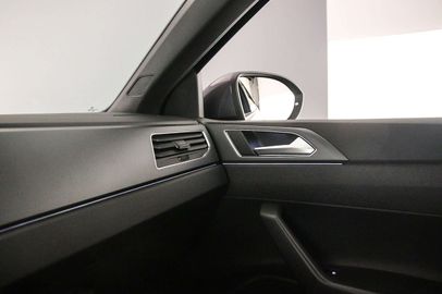 Car image 35