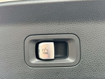 Car image 37