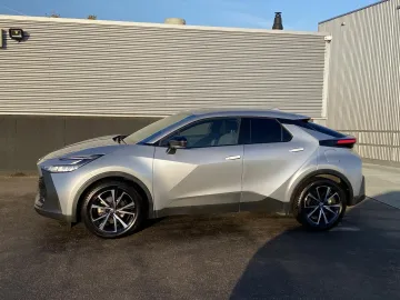 Car image 5