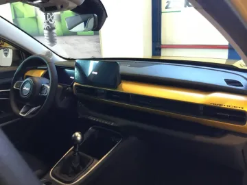 Car image 14
