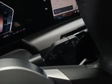 Car image 43