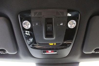 Car image 32