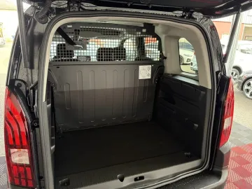 Car image 31