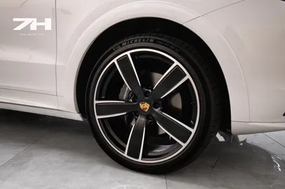 Car image 22