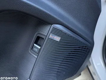 Car image 40