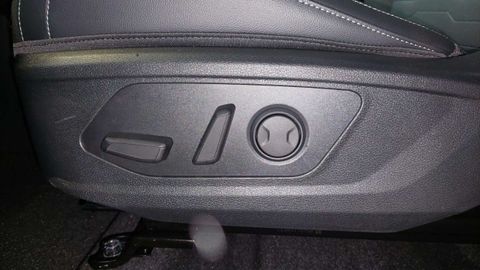 Car image 37