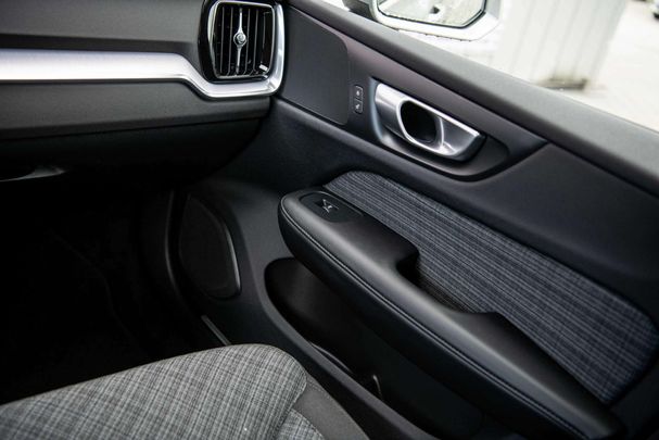 Volvo V60 B3 Essential 120 kW image number 25