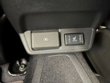 Car image 32