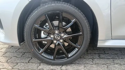 Car image 21