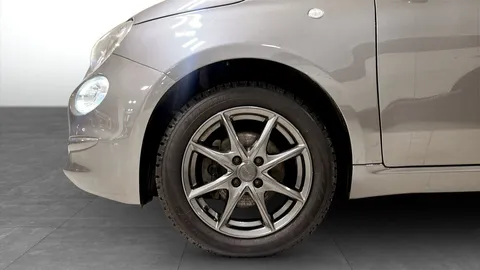 Car image 9