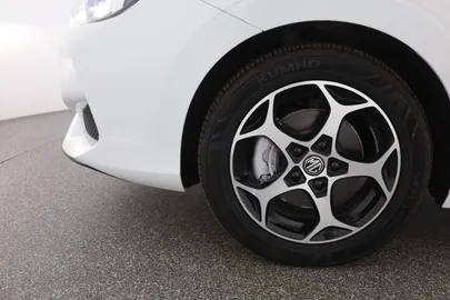 Car image 30