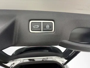 Car image 38