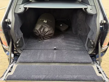 Car image 32