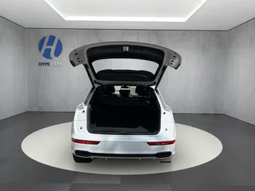 Car image 33