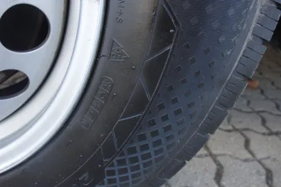 Car image 28