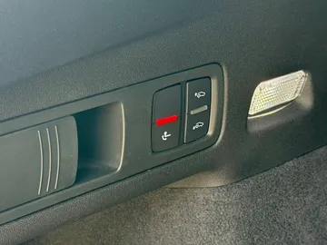 Car image 38