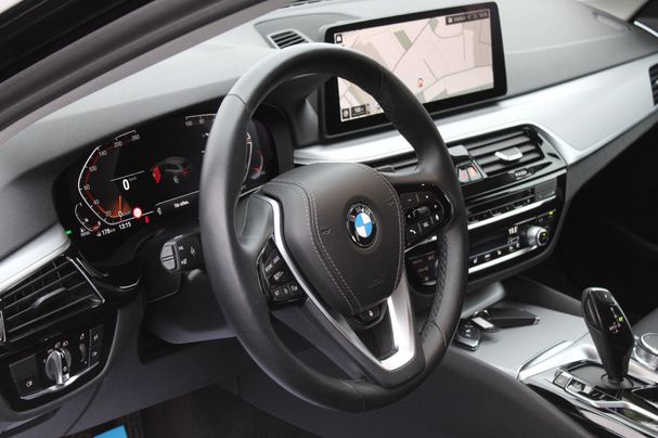 BMW 520d Touring xDrive 140 kW image number 9