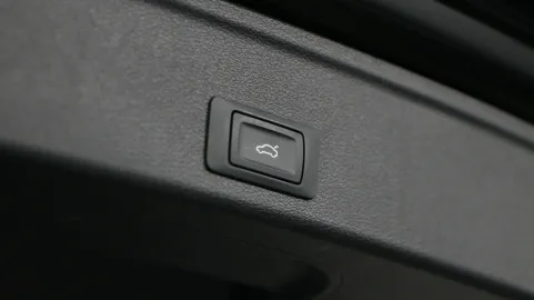 Car image 44