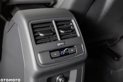 Car image 40