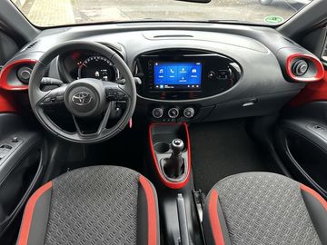 Car image 10