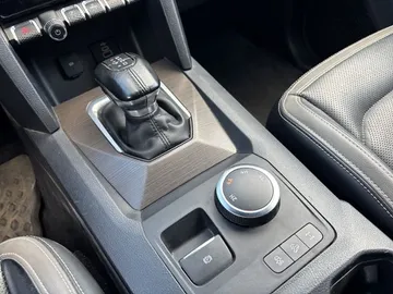 Car image 28
