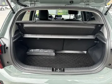 Car image 22