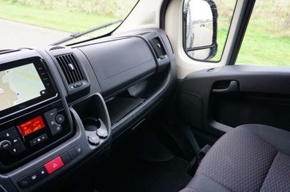 Car image 36