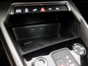 Car image 33