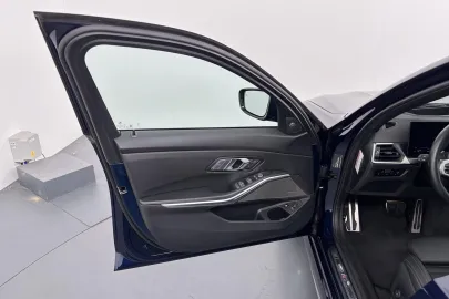 Car image 34