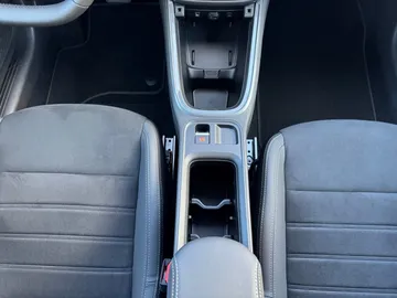 Car image 33