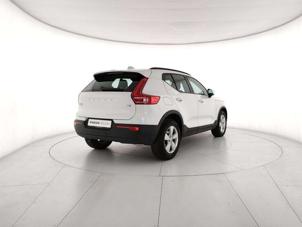 Volvo XC40 T2 Momentum 95 kW image number 4