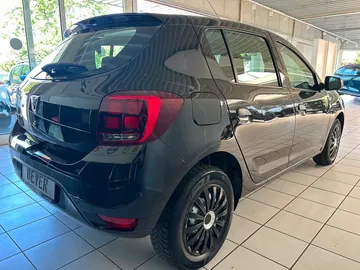Car image 5