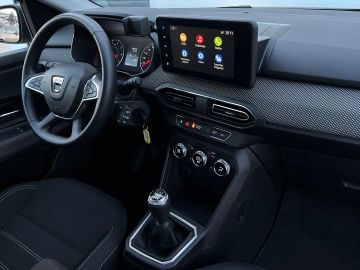 Car image 30