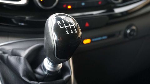 Car image 30