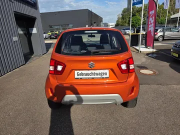 Car image 5