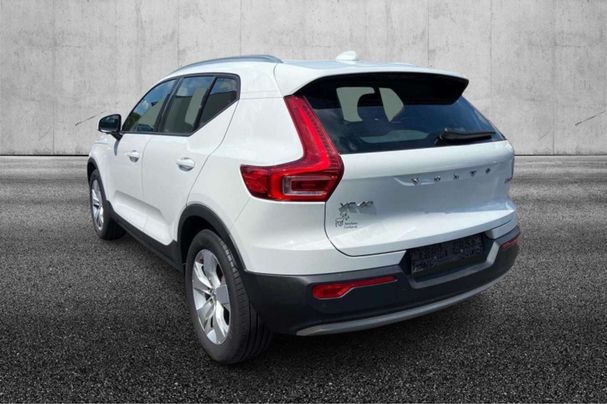 Volvo XC40 D3 AWD Geartronic Momentum 110 kW image number 5