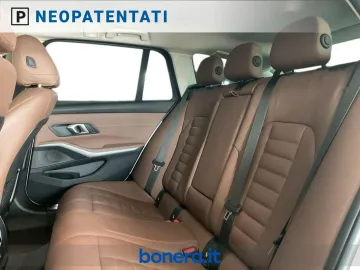 Car image 29