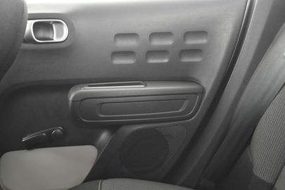 Car image 33