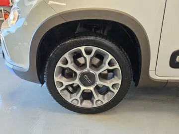 Car image 21