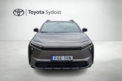 Car image 2