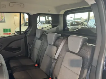 Car image 29