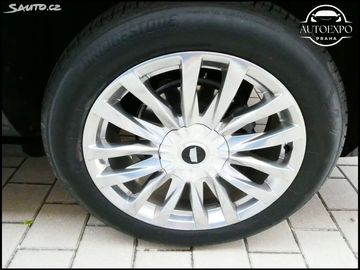 Car image 32