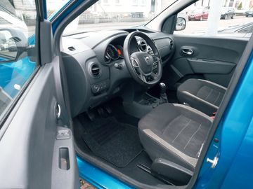 Car image 16