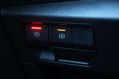 Car image 40