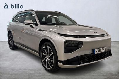 Car image 2