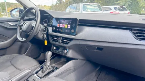 Car image 23