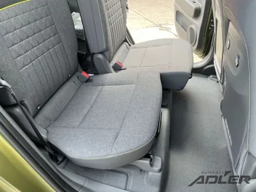 Car image 28