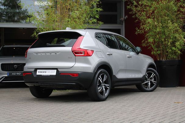 Volvo XC40 B4 Plus Dark 145 kW image number 2